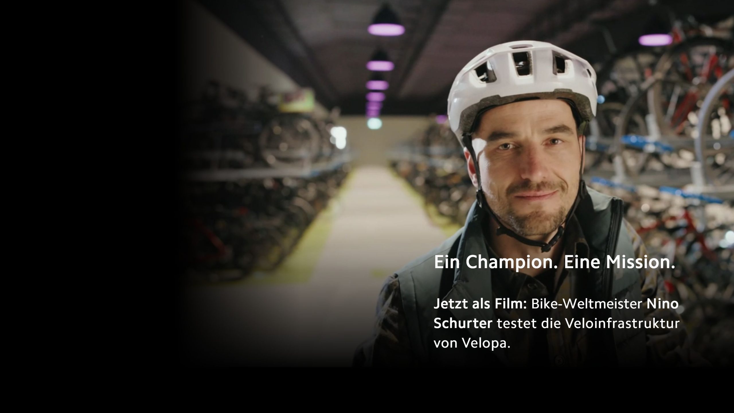 Weltmeister Nino Schurter testet Veloparkiersysteme und Radwegtrenner von Velopa